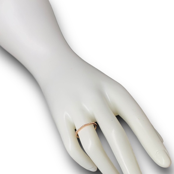 14K ROSE GOLD RING W/ ANGLED DIAMONDS LINE